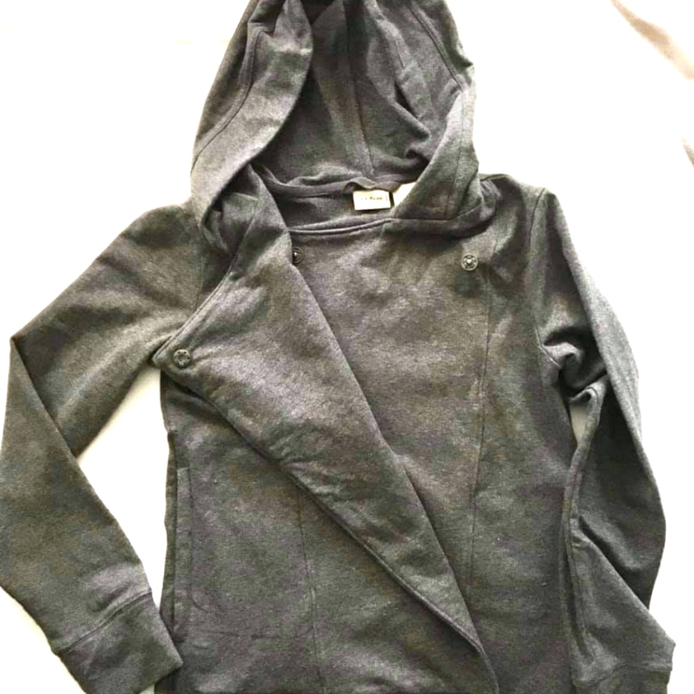 LLBean Girls Grey Sweater, size 8.